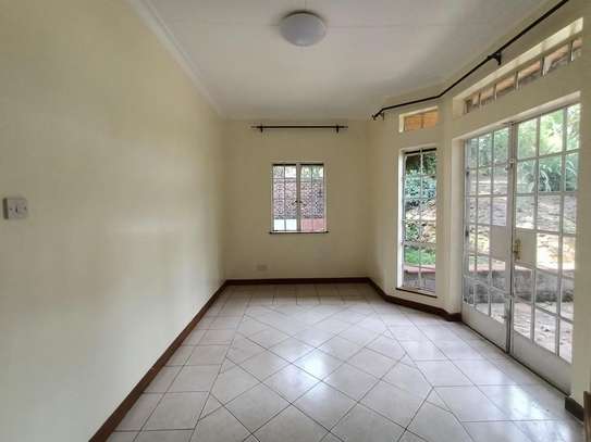 5 Bed Townhouse with En Suite in Rosslyn image 9