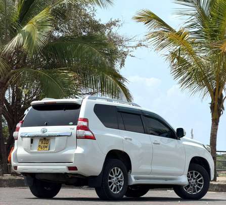 Toyota Prado image 2