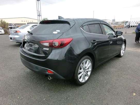 Mazda Axela image 1