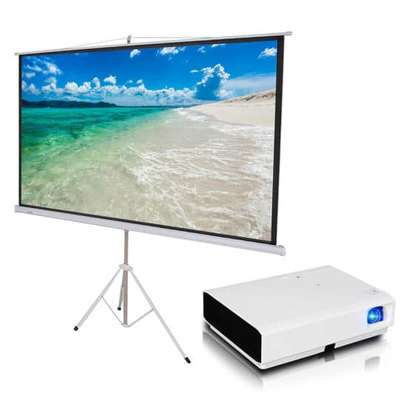 96*96 tripod screen and epson projector screen for hire image 1