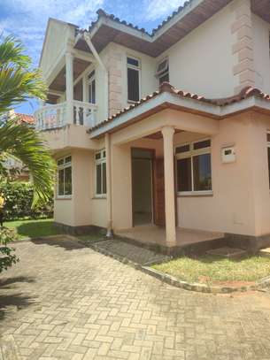 4 Bed House with Swimming Pool in Mtwapa image 22