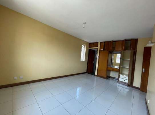 4 Bed Apartment with Balcony in Kilimani image 9