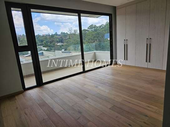 4 Bed House with En Suite in Spring Valley image 7