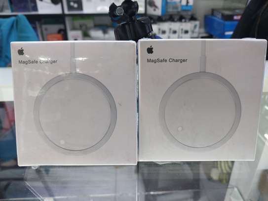 Magsafe Apple Wirless Mobile Charger image 2