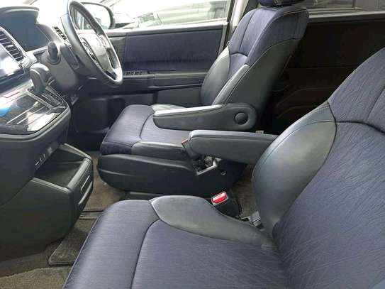 Honda Odyssey newshape fully loaded with pillot seats image 5