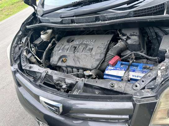 Toyota Noah image 5