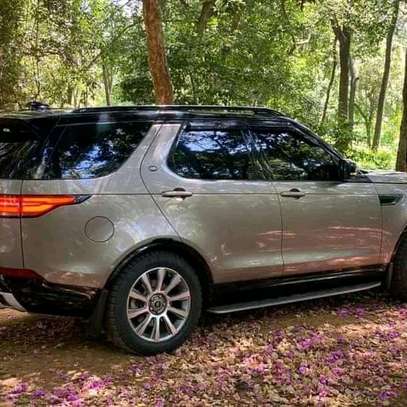 2017 Land Rover Discovery 5 image 7