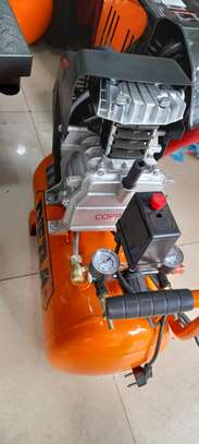 Dera electric Air Compressor 2.5HP 25Ltrs image 3