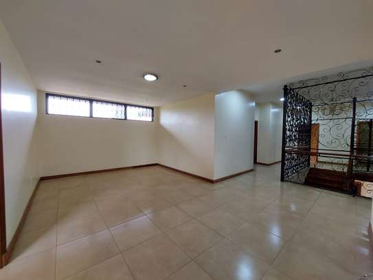 5 Bed House with En Suite at Soraya Drive image 7