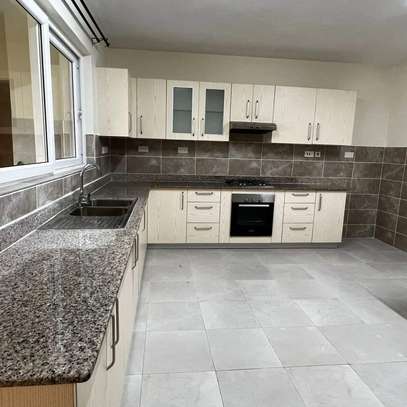3 Bed Apartment with En Suite in Rhapta Road image 9