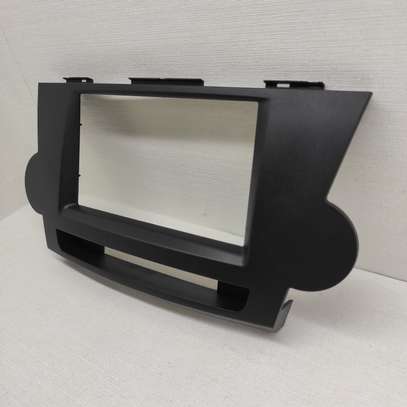 7 inch Stereo replacement Frame KLUGER2010+ image 1