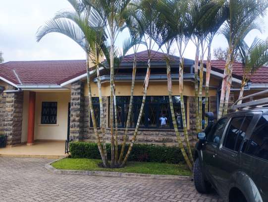 Five bedroom ensuites Bungalow for rent. image 3