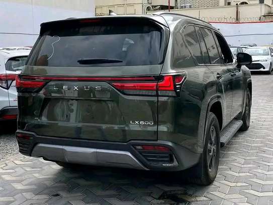 LEXUS LX 600 image 3