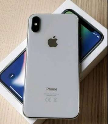 Ex UK IPhone X 64GB with Free USB Cable image 2