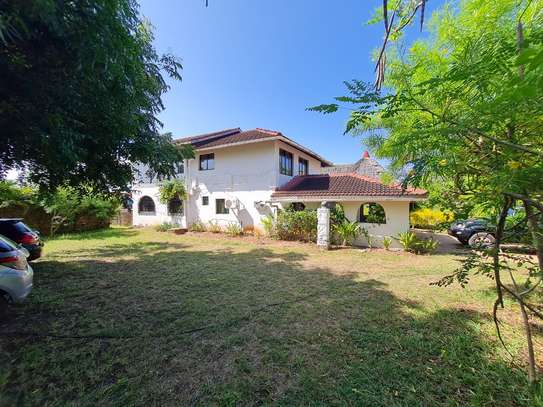 Riverfront house in Diani for sale. 7 bedrooms image 5