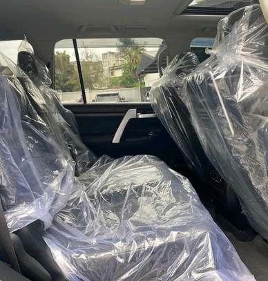 Toyota land Cruiser VXR Diesel 2017  Silver image 10