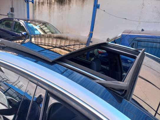 MERCEDES-BENZ E250 WITH SUNROOF. image 4