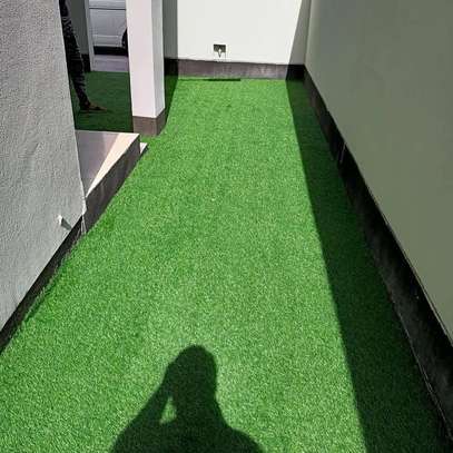 FITTED QUALITY GRASS CARPETS image 4