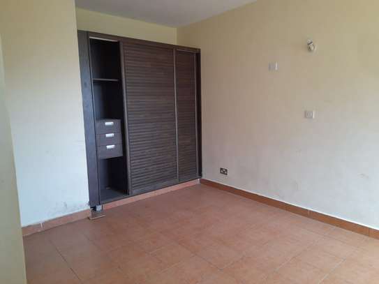 3 bedroom All ensuite + Dsq apartment to let. image 4
