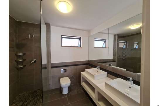 3 Bed Apartment with En Suite in Thika Road image 9