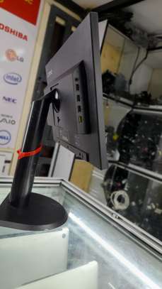 Lenovo ThinkVision T22i-10 21.5 Inch FHD (1920 x 1080) LED Backlit LCD IPS Frameless Monitor image 3