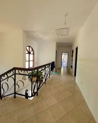 4 Bed Townhouse with En Suite in Nyali Area image 13
