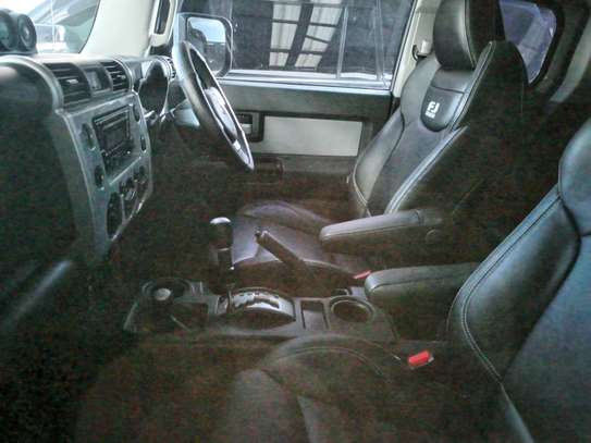 Toyota FJ cruiser grey image 10