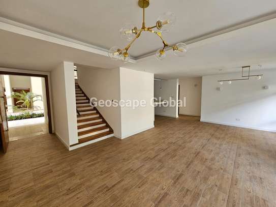 4 Bed Apartment with En Suite in Rosslyn image 1