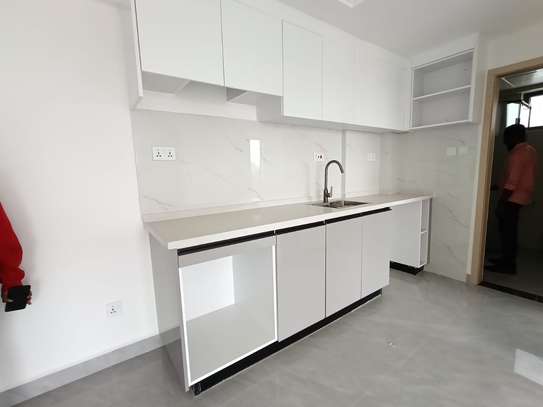 2 Bed Apartment with En Suite in Rhapta Road image 10