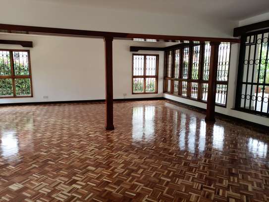 5 Bed House with Garage in Gigiri image 7