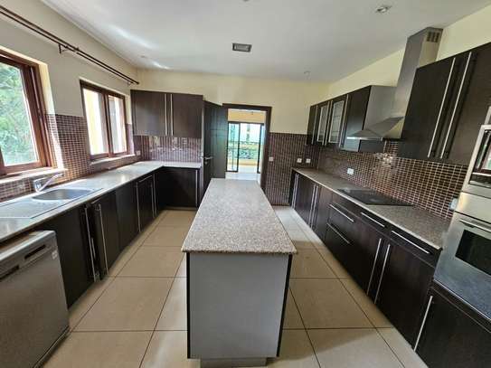 4 Bed Apartment with En Suite at Riverside Dr image 35