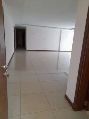 4 Bed Apartment with En Suite in General Mathenge image 2