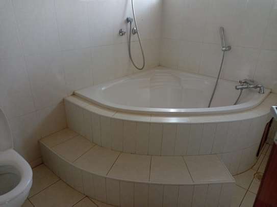 4 Bed House with En Suite in Westlands Area image 3