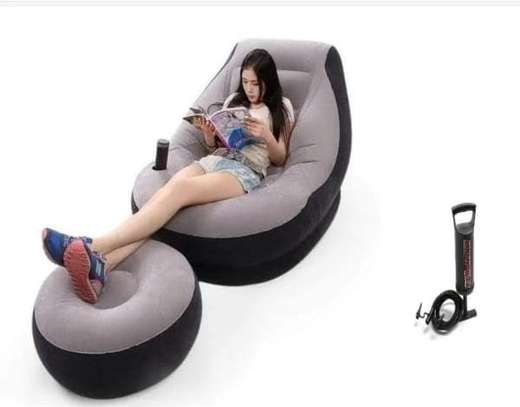 Intex Inflatable seat with pump and foot rest image 1