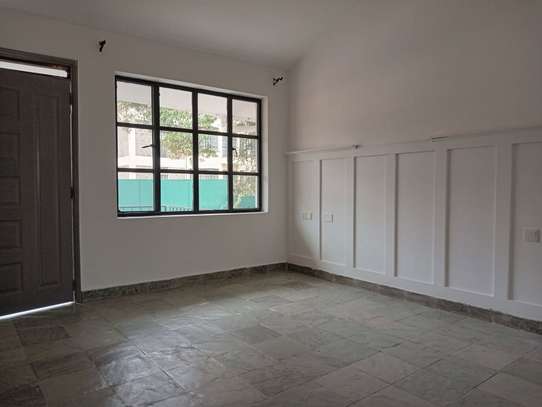 4 Bed Apartment with En Suite in Kilimani image 9