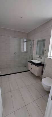 2 Bed Apartment with En Suite in Rhapta Road image 4