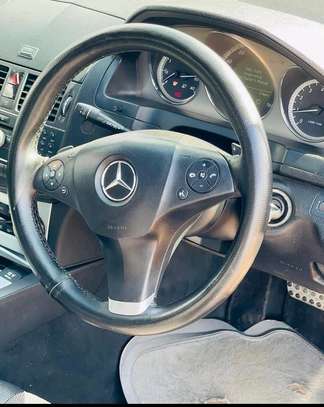 Mercedes Benz C200 image 7