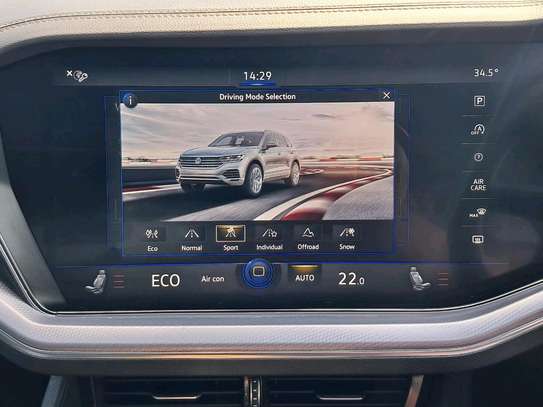 Volkswagen Touareg TDI 4MOTION 2021 image 12