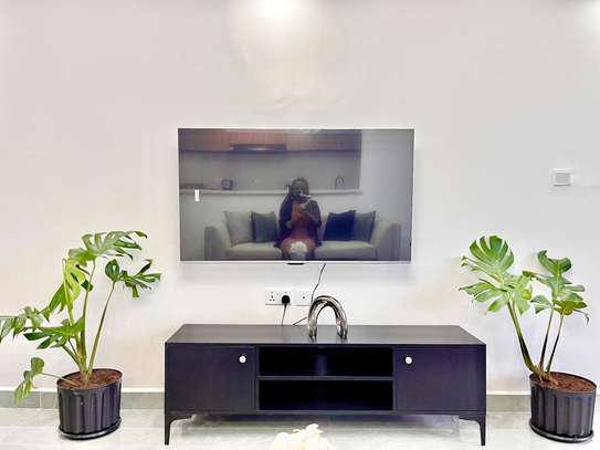 Serviced 2 Bed Apartment with En Suite at Riverside image 15