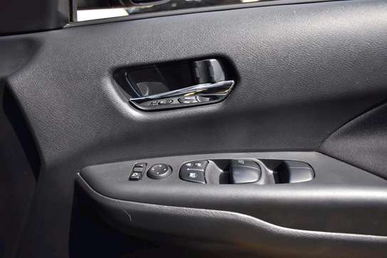 Toyota Sienta hybrid Blue 2018 image 9