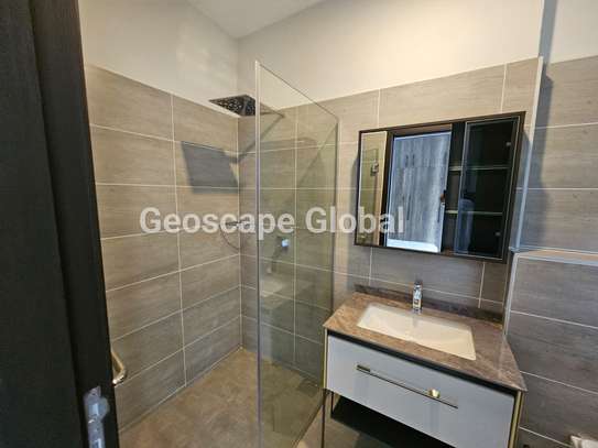 3 Bed Apartment with En Suite in Riverside image 7