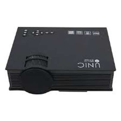 Wifi enable portable projector unic 68. image 2