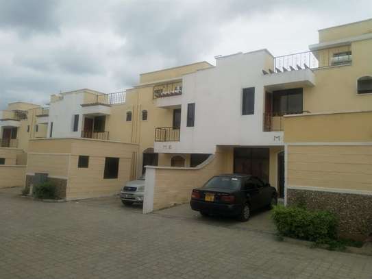 4 Bed Townhouse with En Suite at Mombasa Road image 2