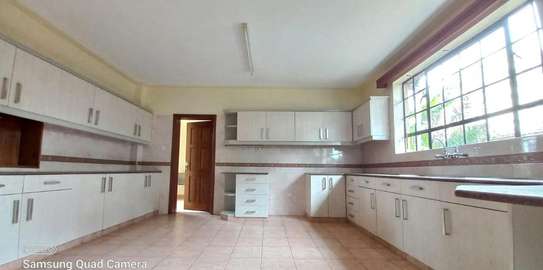4 Bed Townhouse with En Suite in Spring Valley image 1