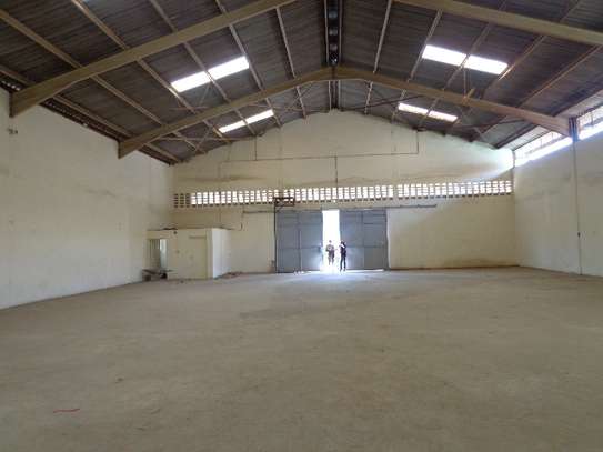 4,000 ft² Warehouse with Backup Generator in Industrial Area image 46