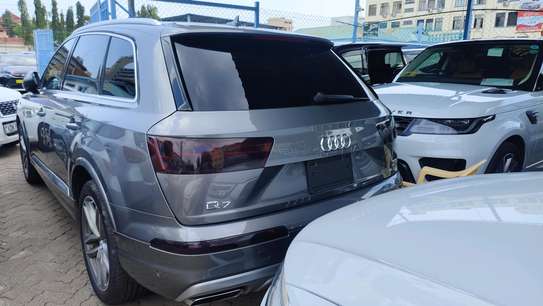 Audi Quattro Grey 2018 7 seater image 13