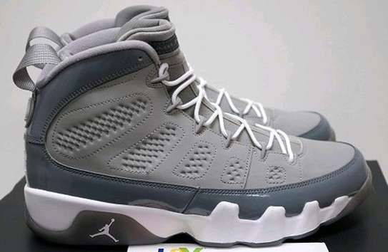 Men's Jordan sneakers image 7