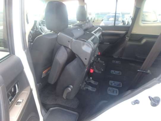 MITSUBISHI PAJERO image 4