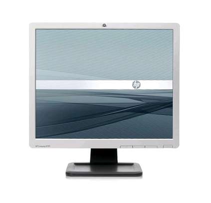 17” inch Dell square HD LCD Monitor @ KSH 5,000 image 4