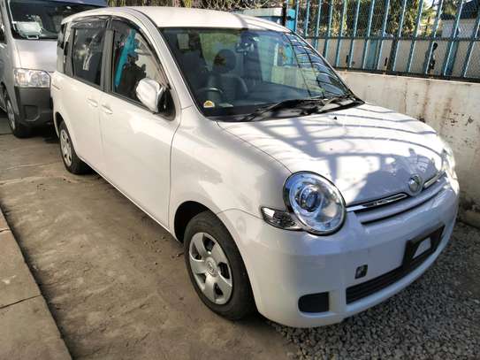 Toyota Sienta 2015 model image 11